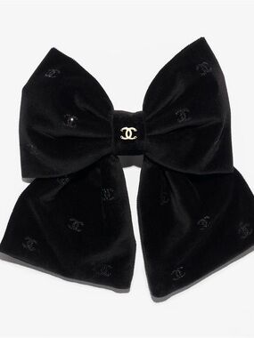 CHANEL 🖤 Bow Barrette - Velvet & Strass